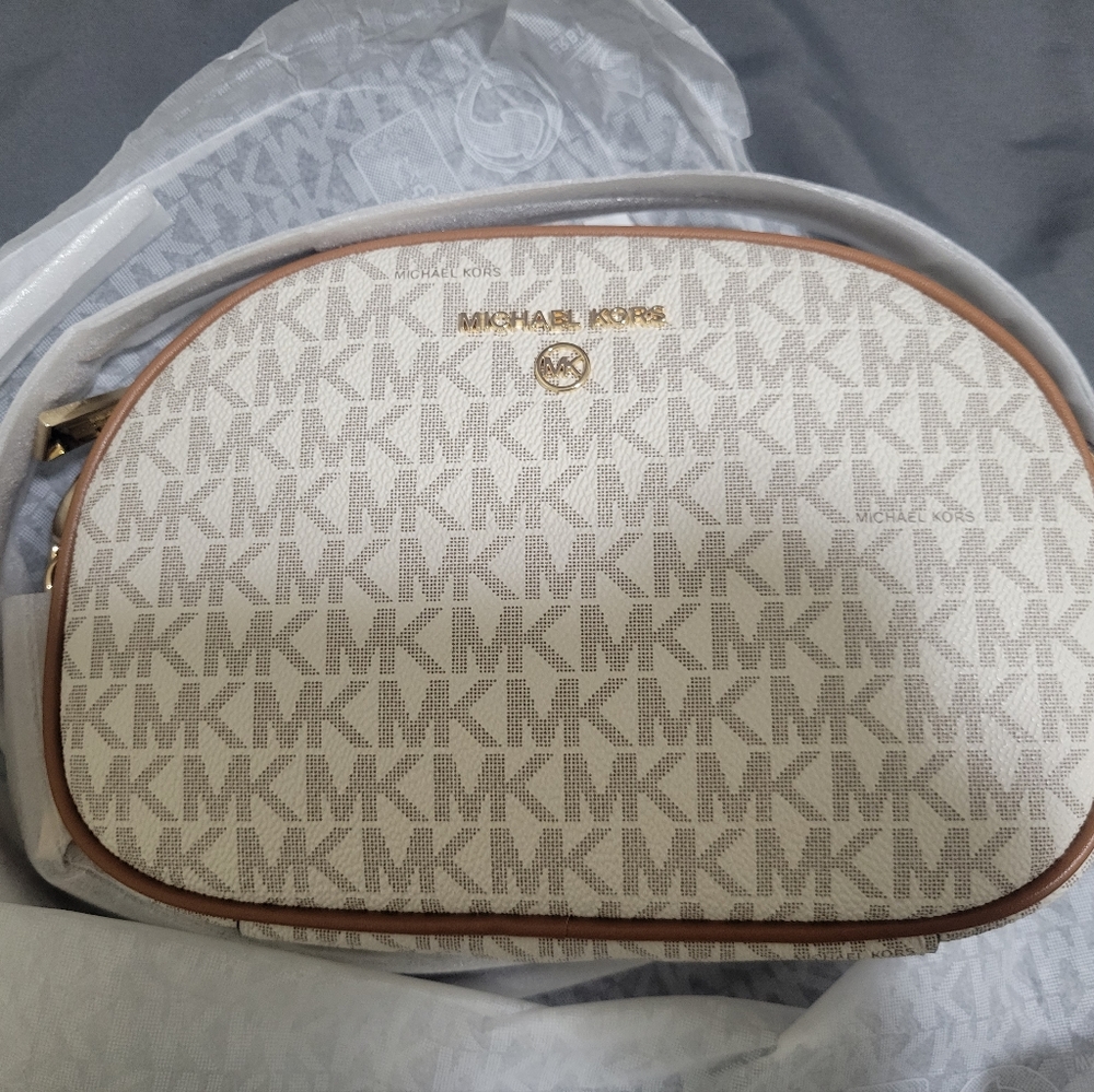 Jet Set Charm Small Logo Crossbody Bag